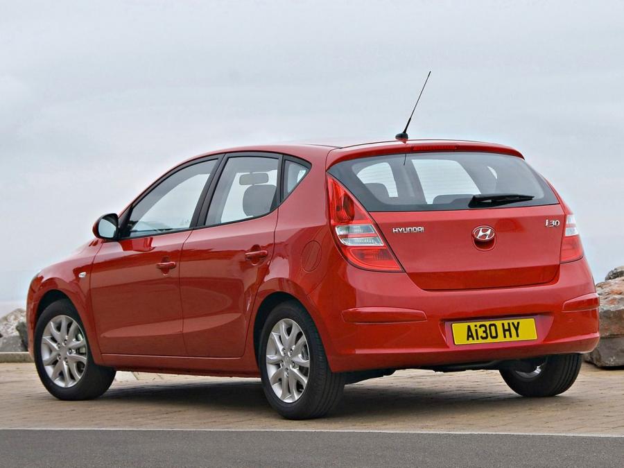  Hyundai i30 2007 года  (UK) (фото 8 из 32)